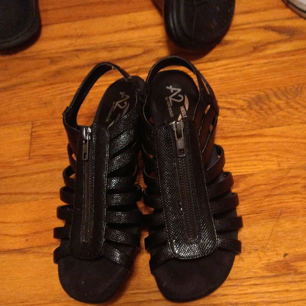 AEROSOLES Black Sandals with Sleek Design